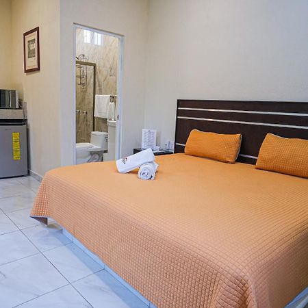 Hotel Y Suites Los Encantos Саюлита Экстерьер фото