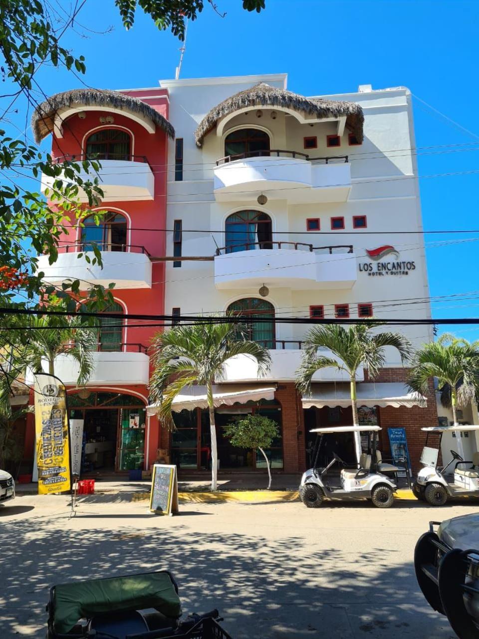 Hotel Y Suites Los Encantos Саюлита Экстерьер фото