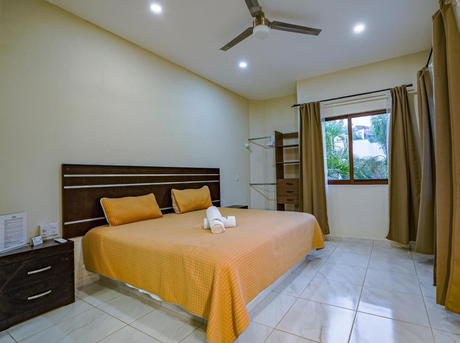 Hotel Y Suites Los Encantos Саюлита Экстерьер фото