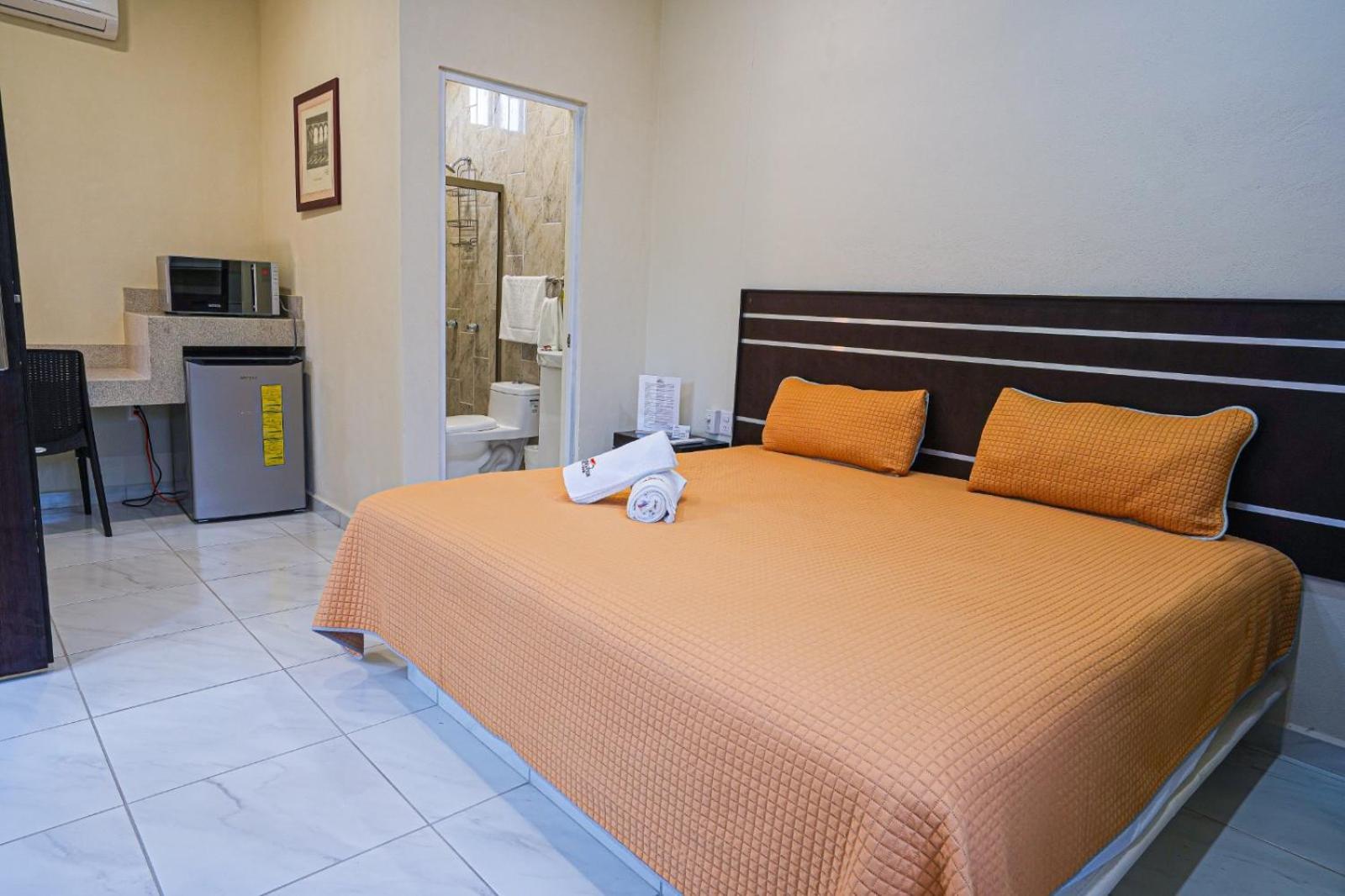 Hotel Y Suites Los Encantos Саюлита Экстерьер фото