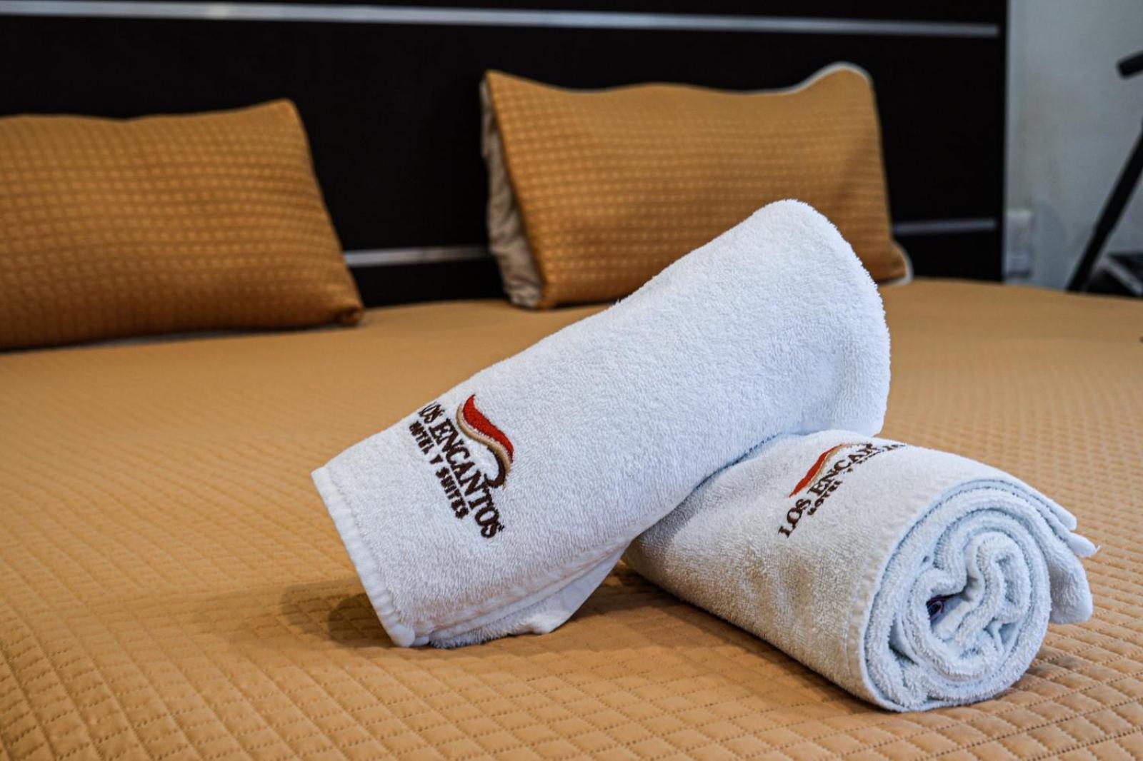 Hotel Y Suites Los Encantos Саюлита Экстерьер фото