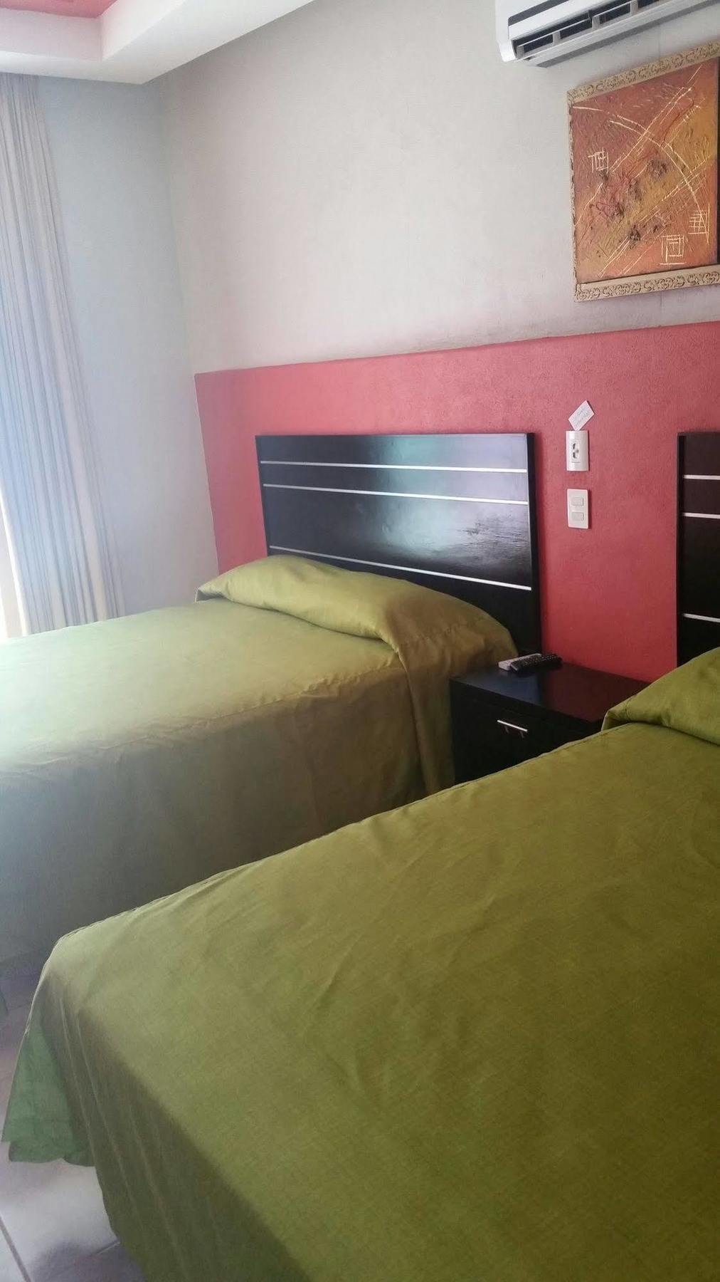 Hotel Y Suites Los Encantos Саюлита Экстерьер фото