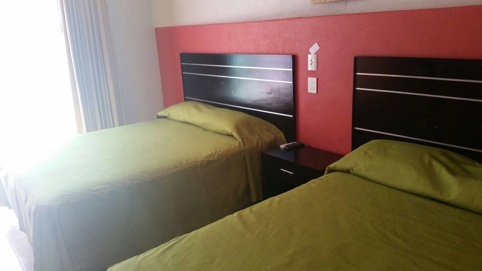 Hotel Y Suites Los Encantos Саюлита Экстерьер фото